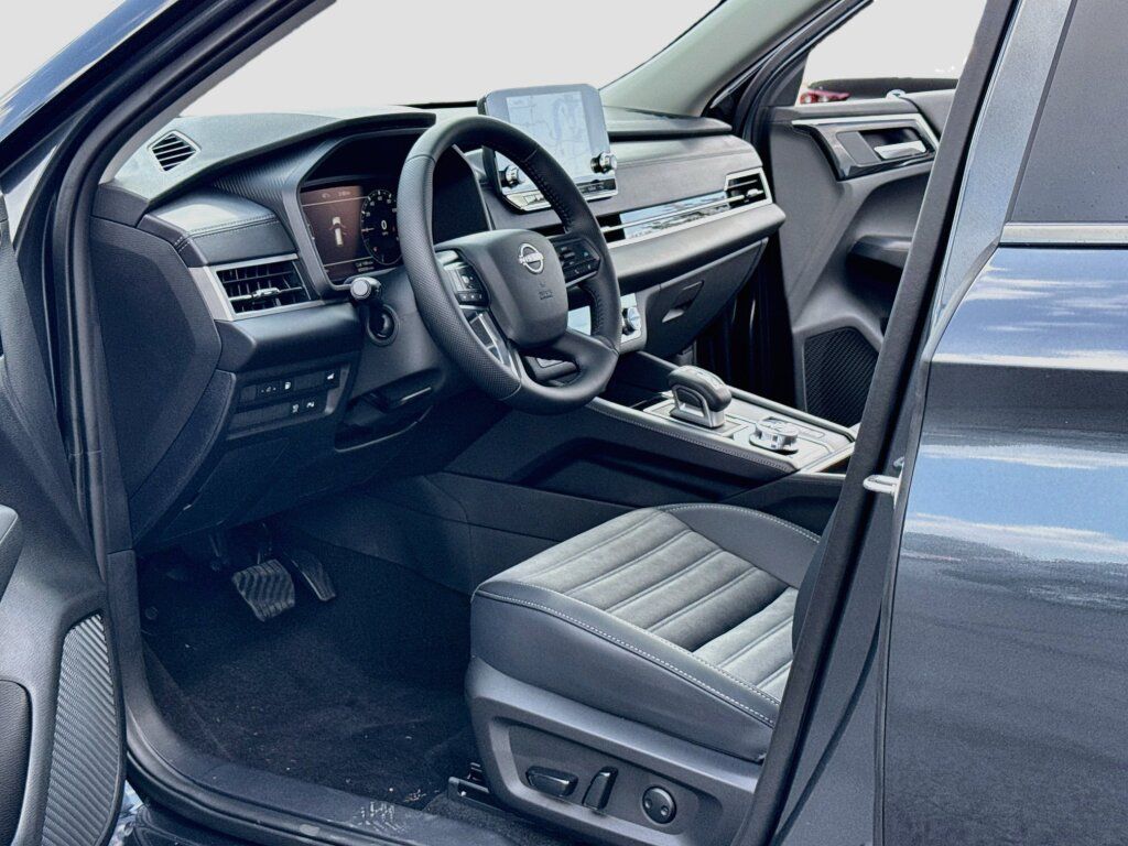 New 2026 Nissan Rogue SL AWD/4WD image 4
