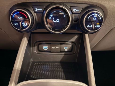 Used 2025 Hyundai Venue SEL FWD image 23