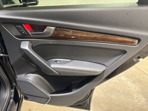 Used 2019 Audi Q5 2.0T Premium Plus w/ Premium Plus Package image 23