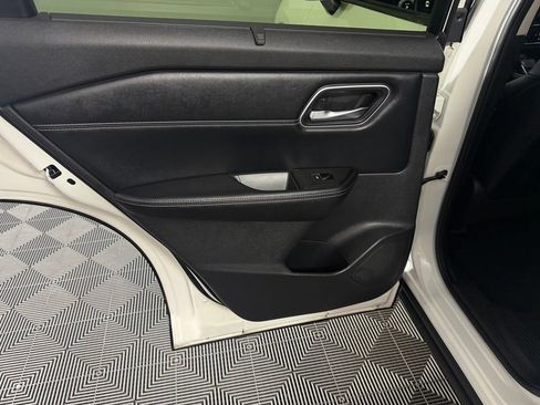 Used 2025 Nissan Rogue Platinum w/ Tech Package AWD/4WD image 28