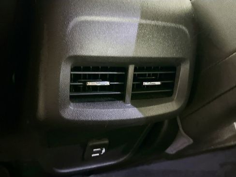 Used 2021 GMC Terrain SLT image 32