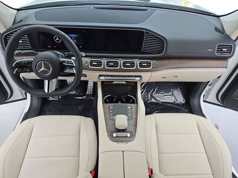 New 2026 Mercedes-Benz GLS 450 4MATIC image 9