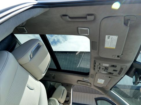 Used 2021 Cadillac Escalade Sport Platinum image 41