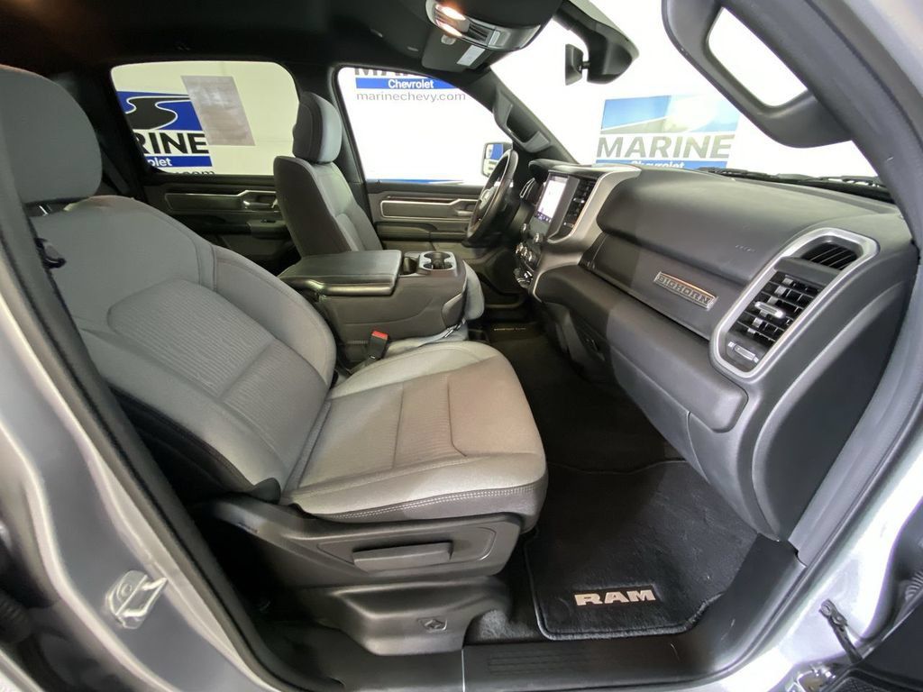 Used 2022 RAM 1500 Big Horn AWD/4WD image 32