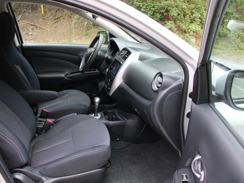 Used 2015 Nissan Versa SV image 13