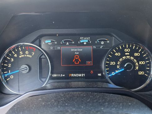 Used 2015 Ford F150 Lariat w/ FX4 Off-Road Package image 15