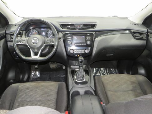 Used 2017 Nissan Rogue Sport SV w/ SV All-Weather Package image 16