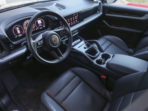 Certified 2024 Porsche Cayenne image 4