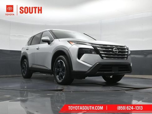 Used 2024 Nissan Rogue SV AWD/4WD image 39
