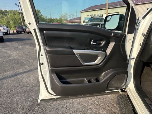 Used 2017 Nissan Titan SL image 13
