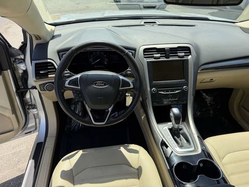 Used 2014 Ford Fusion SE w/ Equipment Group 202A FWD image 11