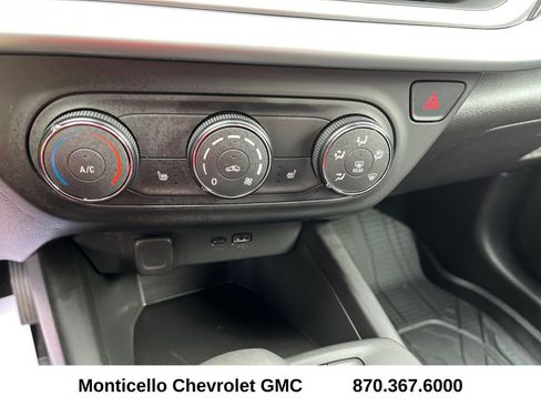 Used 2025 Chevrolet Trax LS w/ LS Convenience Package image 18