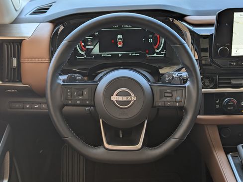 Used 2025 Nissan Pathfinder Platinum w/ Cargo Package FWD image 28
