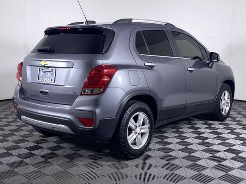 Used 2020 Chevrolet Trax LT w/ LT Convenience Package FWD image 18