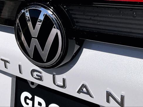 New 2026 Volkswagen Tiguan SEL R-Line AWD/4WD image 15