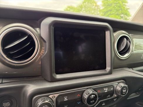 Used 2023 Jeep Gladiator Overland image 14