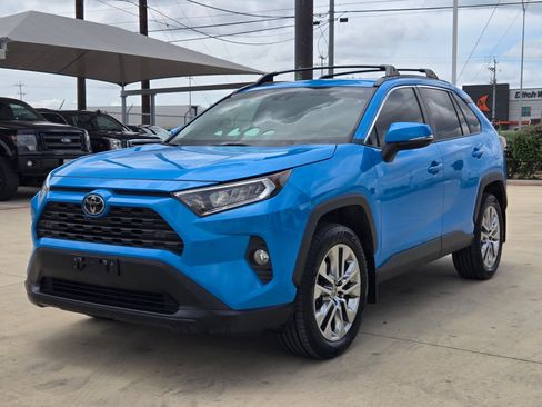 Used 2021 Toyota RAV4 XLE Premium FWD image 3