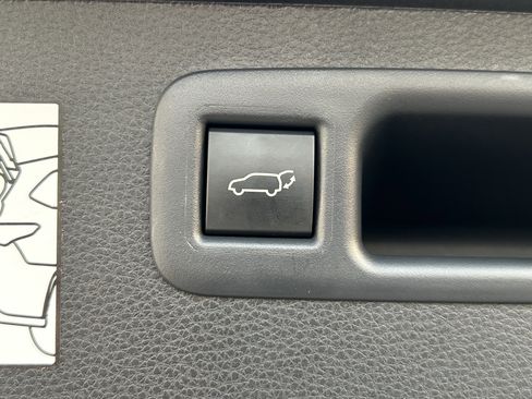 Used 2024 Toyota Highlander Platinum AWD/4WD image 25