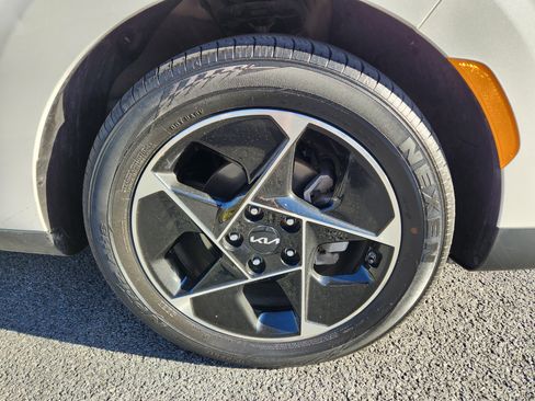 Used 2023 Kia Soul EX image 7