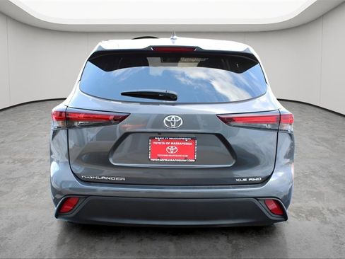 Certified 2025 Toyota Highlander XLE image 4