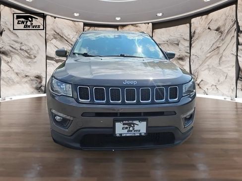 Used 2018 Jeep Compass Latitude w/ Popular Equipment Group AWD/4WD image 2