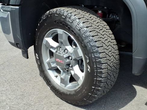 Used 2025 GMC Sierra 2500 SLT w/ SLT Premium Package AWD/4WD image 8