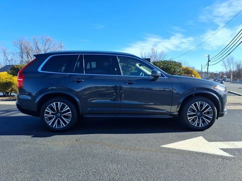 Used 2022 Volvo XC90 T5 Momentum w/ Climate Package image 2