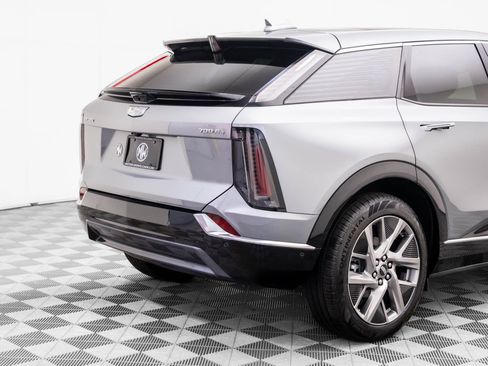 New 2026 Cadillac Optiq Luxury 1 image 35