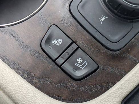 Used 2021 GMC Acadia Denali w/ Denali Technology Package image 25