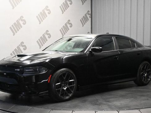 Used 2018 Dodge Charger R/T RWD image 1