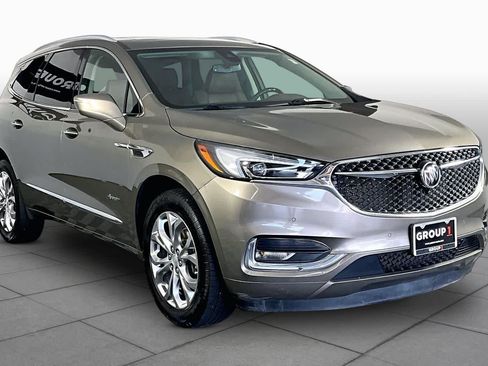 Used 2020 Buick Enclave Avenir w/ Avenir Technology Package FWD image 3