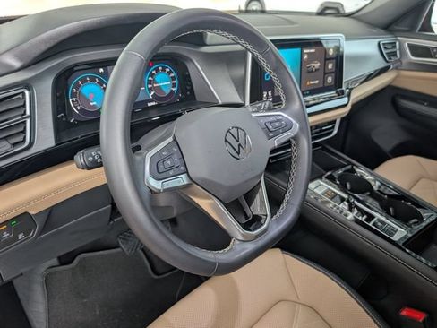 Used 2024 Volkswagen Atlas Cross Sport SE w/ Panoramic Sunroof Package FWD image 9