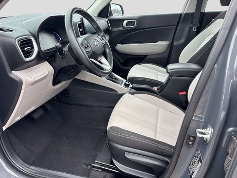 Used 2024 Hyundai Venue SEL image 8