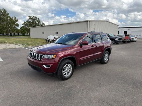 Used 2019 Jeep Grand Cherokee Laredo AWD/4WD image 7