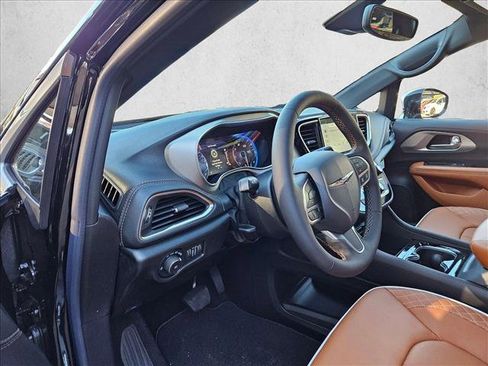 New 2026 Chrysler Pacifica Pinnacle FWD image 3