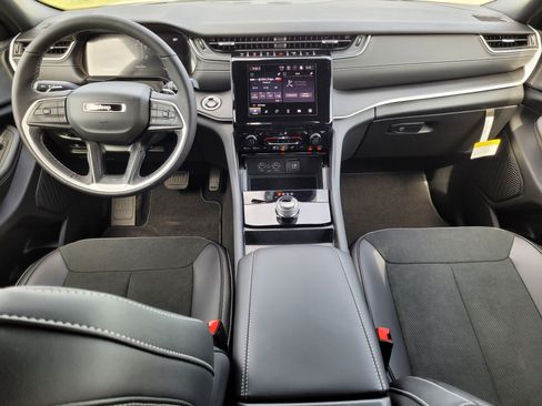 New 2025 Jeep Grand Cherokee L Altitude image 13