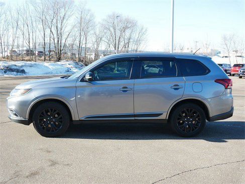 Used 2016 Mitsubishi Outlander SE image 4