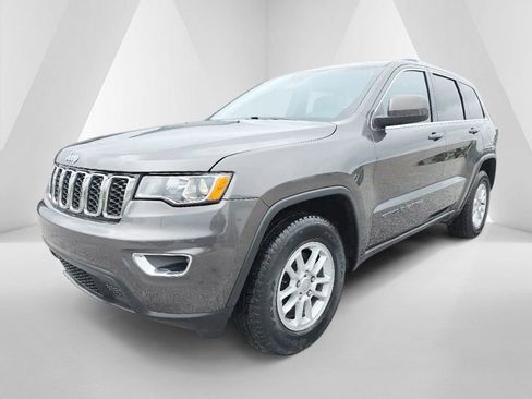 Used 2020 Jeep Grand Cherokee Laredo w/ Security & Convenience Group AWD/4WD image 3