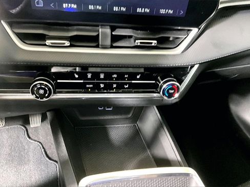 Used 2025 Chevrolet Equinox LT image 25