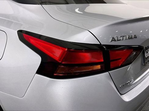 Used 2024 Nissan Altima 2.5 SV FWD image 40