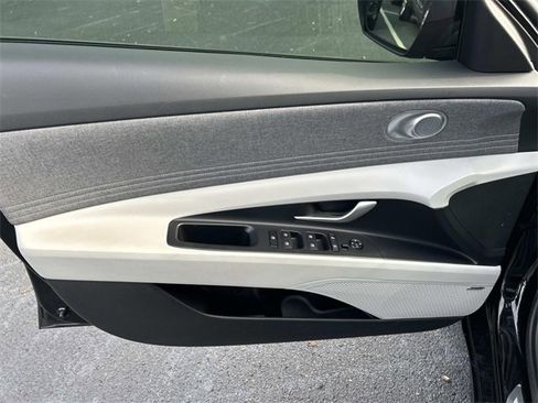 Used 2024 Hyundai Elantra Limited image 21