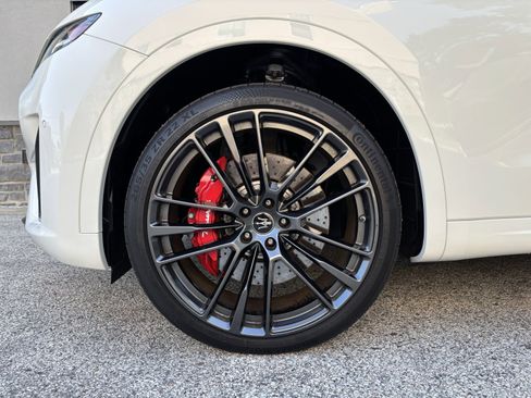 Used 2023 Maserati Levante Trofeo image 14