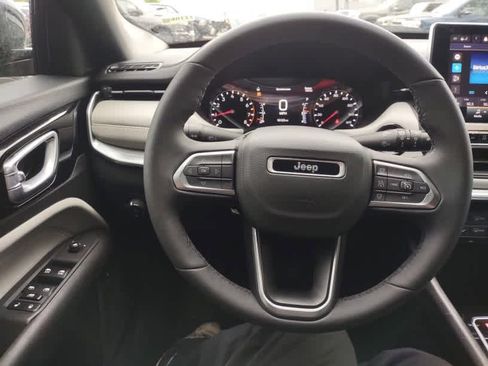Used 2025 Jeep Compass Limited w/ Mopar Graphics Package AWD/4WD image 10