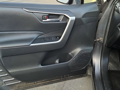 Used 2019 Toyota RAV4 XLE w/ Convenience Package image 10