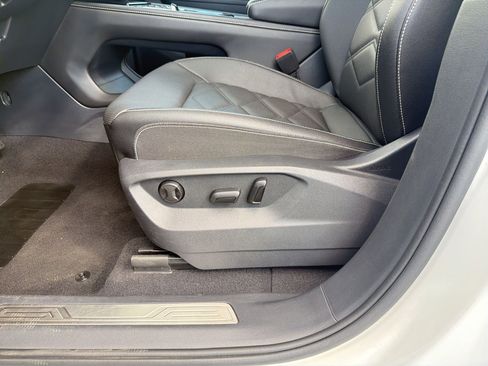 Used 2025 Volkswagen Atlas SE image 13