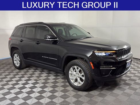 Used 2023 Jeep Grand Cherokee Limited w/ Luxury Tech Group II image 2