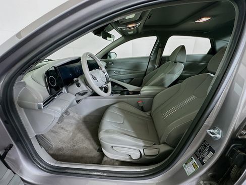 Used 2025 Hyundai Elantra SEL image 13