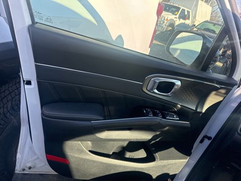 Used 2022 Kia Sorento SX image 16