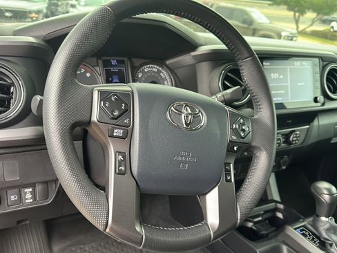 Used 2020 Toyota Tacoma TRD Off-Road AWD/4WD image 21