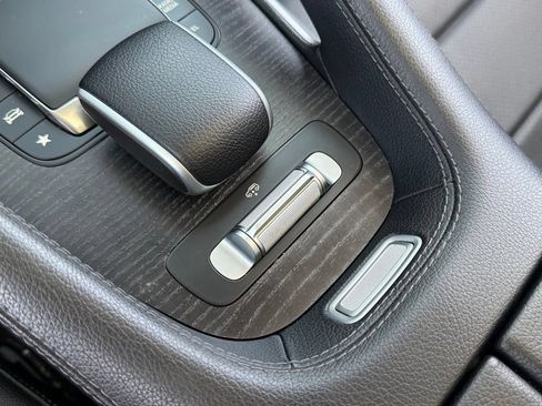 Used 2023 Mercedes-Benz GLS 450 4MATIC image 27